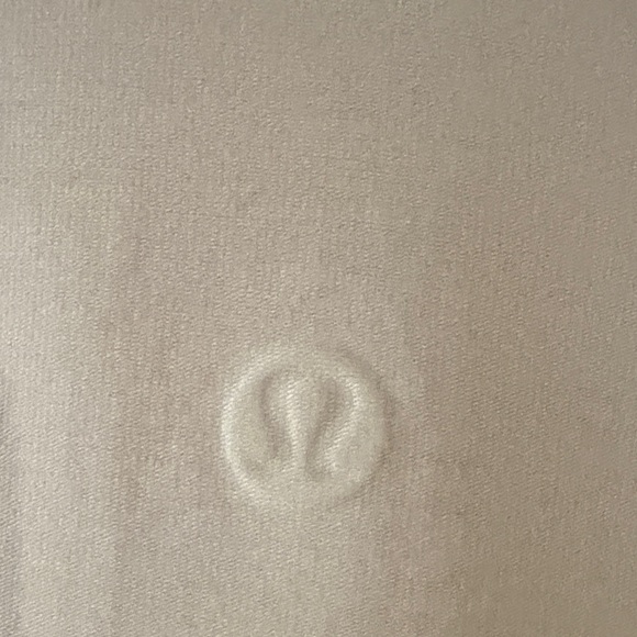 Lululemon Athletica Love Curved Hem White V-Neck Tee - Picture 2 of 4